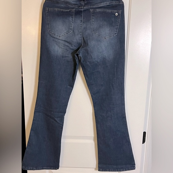 Democracy Jeans - Picture 2 of 4